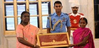 Hazaribagh : 5000 वर्ष पुरानी सोहराय और कोहबर कला की गूंज, आदिवासी महिलाओं को राष्ट्रपति के हाथों मिला राष्ट्रीय सम्मान
