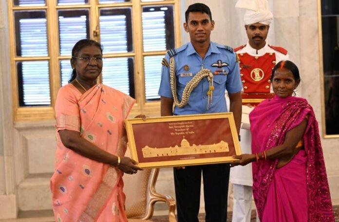 Hazaribagh : 5000 वर्ष पुरानी सोहराय और कोहबर कला की गूंज, आदिवासी महिलाओं को राष्ट्रपति के हाथों मिला राष्ट्रीय सम्मान