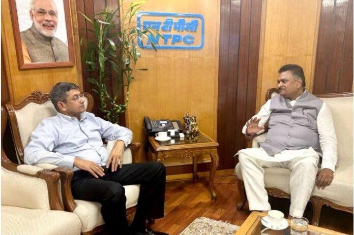 ktr Hazaribagh सांसद मनीष जायसवाल ने एनटीपीसी प्रमुख से की मुलाकात, विस्थापितों के हक में उठाई आवाज