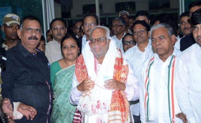 Breaking : इंडिया एलायंस के उपराष्ट्रपति पद के उम्मीदवार बी.सुदर्शन रेड्डी रांची एयरपोर्ट पहुंचे, हुआ भव्य स्वागत...