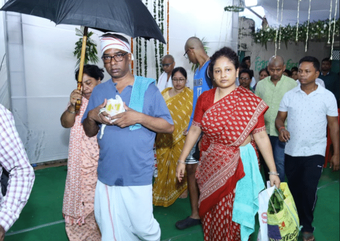 Breaking : दिशोम गुरु शिबू सोरेन की अस्थियां दामोदर नदी में विसर्जित, सीएम हेमंत सोरेन ने नम आंखो से दी अंतिम विदाई