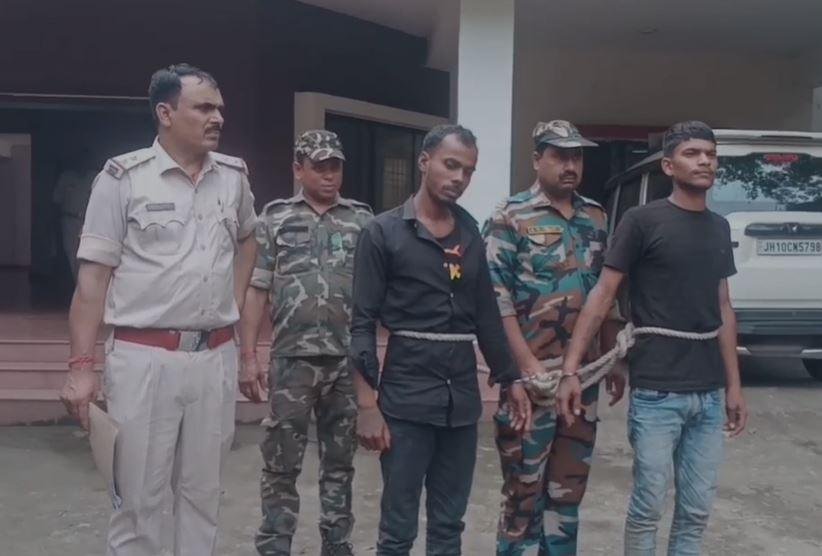 Dhanbad Crime : झरिया में लूट की साजिश नाकाम, दो युवक अवैध हथियार के साथ धराए
