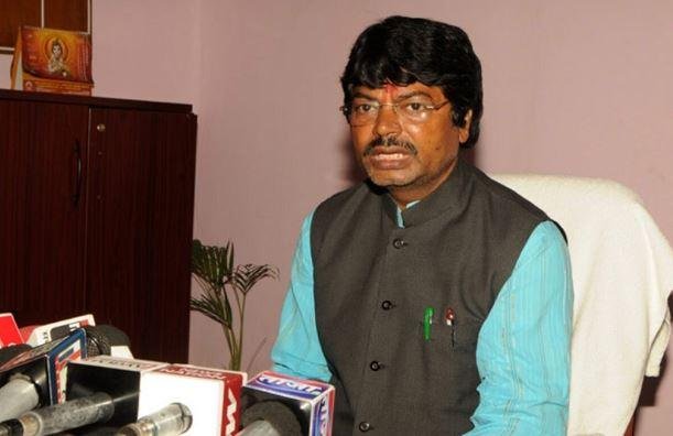 Hazaribagh : पूर्व मंत्री योगेंद्र साव के पांच बाउंसर गिरफ्तार, माइंस बंद कराने और मारपीट का आरोप