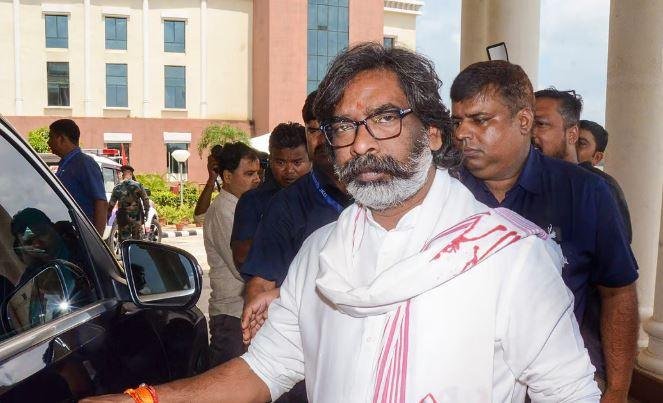 Breaking : संविधान संशोधन पर सीएम हेमंत सोरेन का बड़ा बयान-नीतियां देश को मुश्किल दौर में ले जा रही