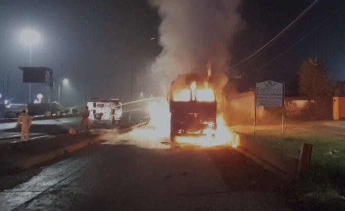 Dhanbad : कोयला लदे ट्रक में रहस्यमयी आग