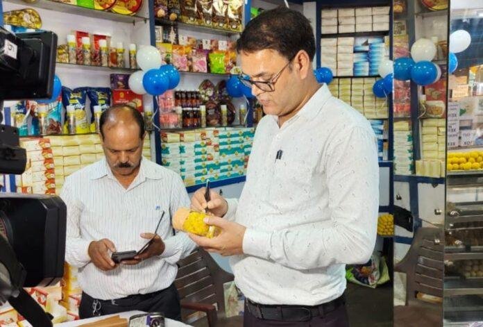 Ranchi Breaking : सावधान! क्या आपके मिठाई में है मिलावट, खाद्य सुरक्षा टीम ने किया निरीक्षण...