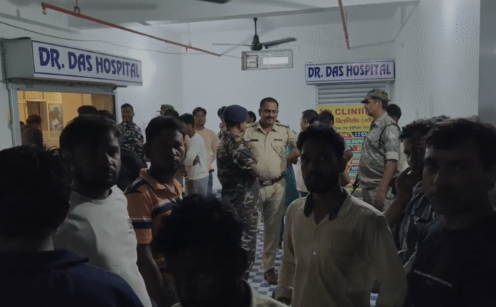 Dhanbad : प्रसव के बाद महिला की मौत, अस्पताल प्रशासन और परिजनों के बीच तनातनी...