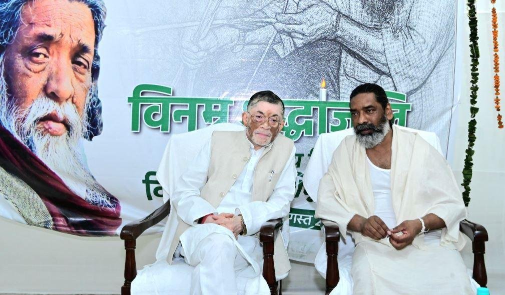 Breaking : राज्यपाल ने सीएम को बंधाया ढांढ़स
