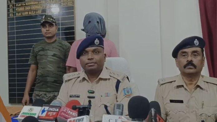 Dhanbad Crime : लाखों की धोखाधड़ी का आरोपी चेन्नई से गिरफ्तार, व्यावसायी से...