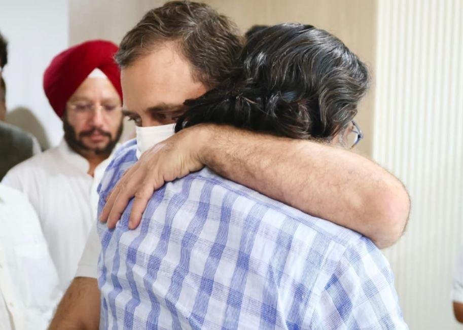 Breaking : गुरुजी को कांग्रेस का श्रद्धासुमन, राहुल गांधी और मल्लिकार्जुन खड़गे ने दी श्रद्धांजलि...