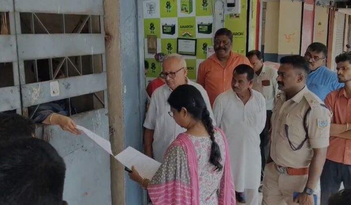 Bokaro : घर बना अखाड़ा! देवरानी-जेठानी भिड़ी, मौके पर पहुंच गई पुलिस फिर...