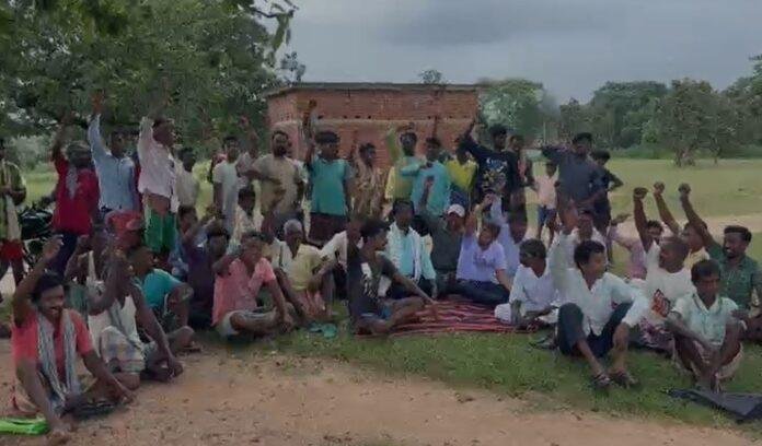 Jamtara : पुलिसकर्मी आदिवासी महिला के साथ दुष्कर्म का आरोप, ग्रामीणों ने कर दिया...