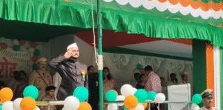 Koderma में धूमधाम से मनाया गया आजादी का जश्न, उपायुक्त ने किया ध्वजारोहण