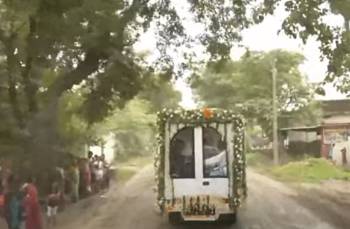 Breaking : दिशोम गुरु शिबू सोरेन की अंतिम यात्रा नेमरा पहुंची