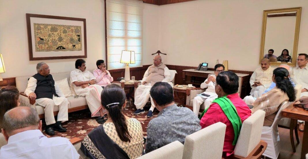 Breaking : संसद परिसर में इंडिया ब्लॉक की अहम बैठक