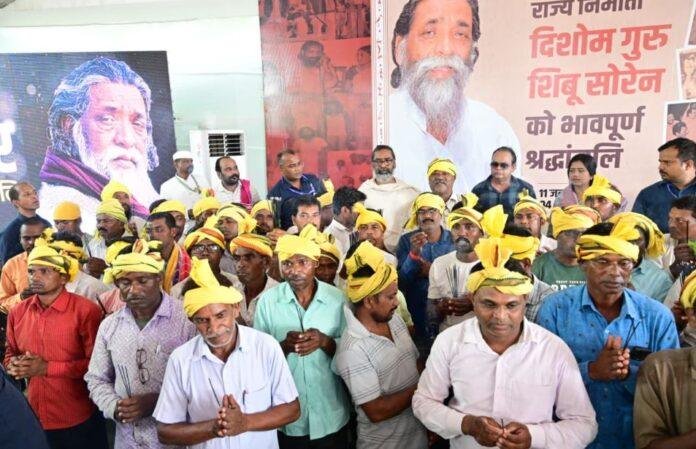 Breaking : दिशाेम गुरु को सैकड़ों की संख्या में 