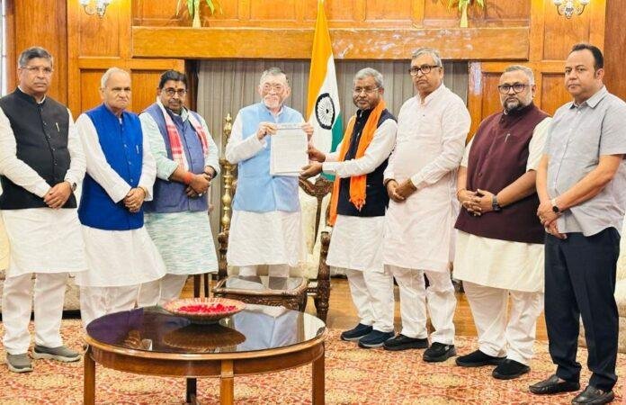 Ranchi : रिम्स-2 और सूर्या हांसदा एनकाउंडर मामले को लेकर बीजेपी प्रतिनिधिमंडल ने राज्यपाल को सौंपा ज्ञापन
