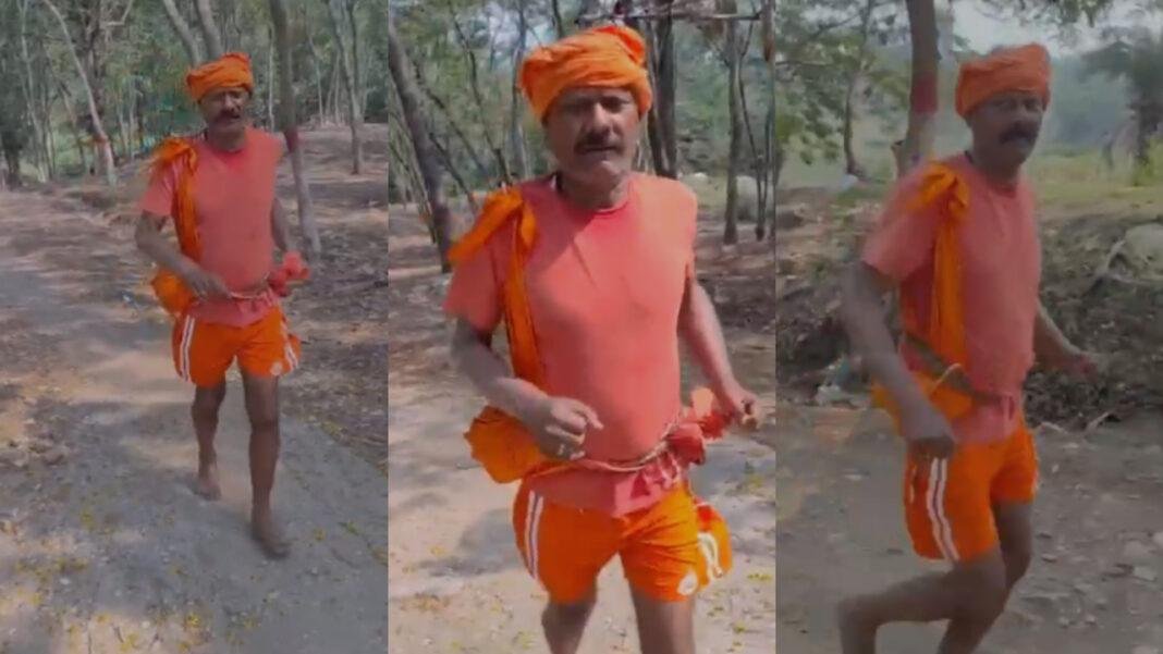 Hazaribagh : 40 वर्षों से निभा रहे अनोखी आस्था, हर पूर्णमासी सुल्तानगंज से पैदल पहुंचता है वैद्यनाथ, साल में 13 बार करता है बाबा को जलाभिषेक