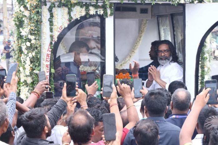 आज नेमरा में सुबह का सूरज भी उदास था...गुरुजी के जाने के बाद बोले CM Hemant Soren...