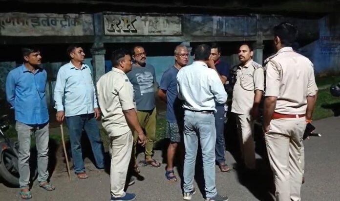 Dhanbad Breaking : बाईक सवार अपराधियों ने सरेआम मांदरा के मुखिया को मारी गोली, जांच में जुटी पुलिस...