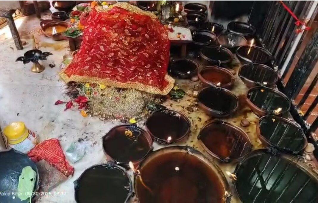 नवरात्र की महाअष्टमी को शीतला माता मंदिर और बड़ी पटन देवी मंदिर पहुंचे सीएम नीतीश कुमार