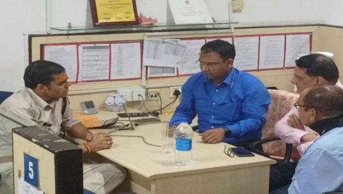 Madhupur Bank Robbery: HDFC Bank में दिनदहाड़े 2 करोड़ कैश और सोना लूटा, 6 डकैतों में एक बुर्के में और एक हेलमेट में