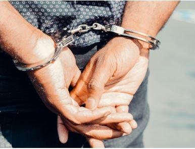 जमीन विवाद में हुई गलती से हत्या, पुलिस ने 6 अपराधियों को किया गिरफ्तार