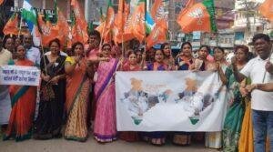 पीएम की मां के अपमान पर एनडीए का बिहार बंद, बीजेपी महिला मोर्चा सड़कों पर उतरी