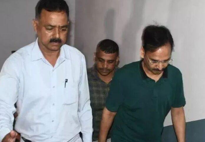 हजारीबाग जमीन घोटाला: एसीबी पूछताछ पूरी, निलंबित IAS विनय चौबे दोबारा रिम्स में भर्ती