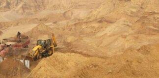 Hunterganj Sand Mining: चतरा हंटरगंज में अवैध बालू तस्करी रोकने गई टीम पर हमला, चौकीदारों को ट्रैक्टर से कुचलने की कोशिश