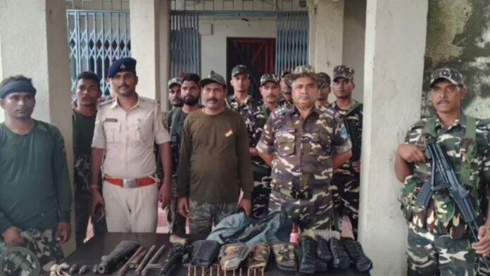 SSB ने सर्च ऑपरेशन में बरामद किया हथियारों का जखीरा, जंगल में छिपा रखे थे नक्सली