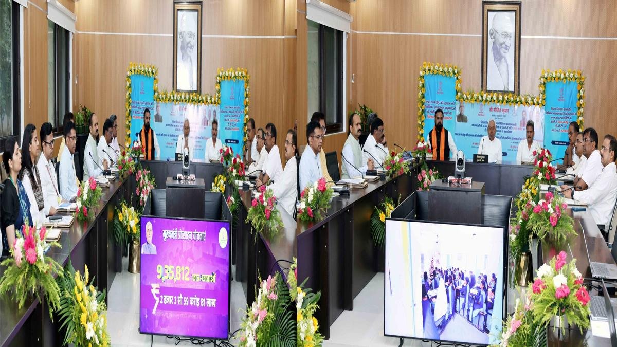 मुख्यमंत्री ने शिक्षा विभाग की विभिन्न कल्याणकारी योजनाओं के तहत छात्र-छात्राओं के बैंक खाते में DBT के माध्यम से किया हस्तांतरण | 22Scope News CM DBT 1 22Scope News