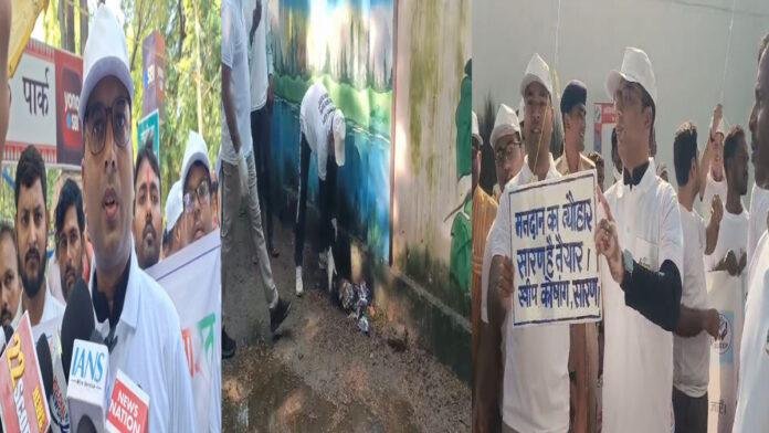 'स्वच्छता ही सेवा' कार्यक्रम में DM ने सफाई कर स्वच्छता व मतदान जागरूकता के लिए दिए संदेश