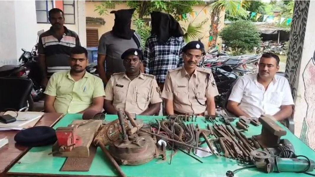मिनी गन फैक्ट्री का खुलासा, हथियार बनाने वाले सामान के साथ 2 तस्कर गिरफ्तार