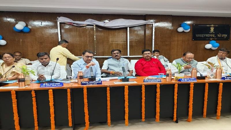 मंत्री केदार गुप्ता की अध्यक्षता में जिला कार्यक्रम व कार्यान्वयन समिति की बैठक