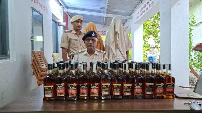 Mokama Police मोकामा में खाली पिकअप से लाखों की शराब जब्त, 2 तस्कर गिरफ्तार