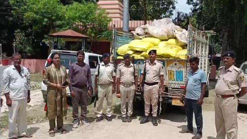 पूर्वी चंपारण के किसान खाद के लिए कर रहे त्राहिमाम, बड़े पैमाने पर हो रही तस्करी