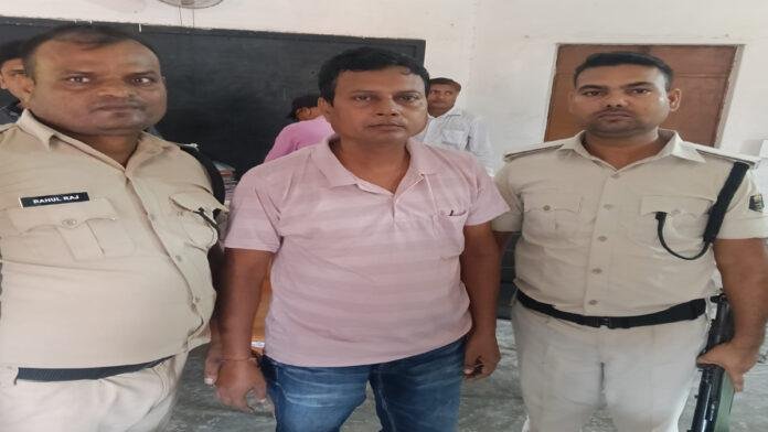 घूसखोर डेटा ऑपरेटर के खिलाफ निगरानी की बड़ी कार्रवाई, घूस लेते दबोचे गए रंगेहाथ