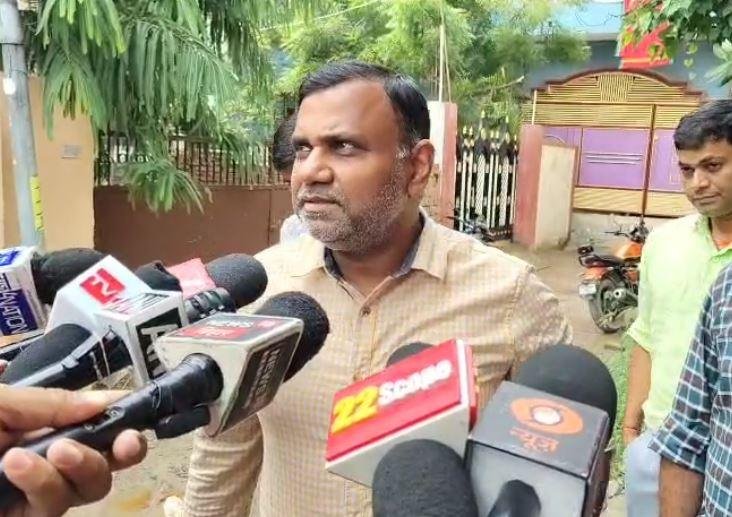 शिक्षा विभाग के उपनिदेशक के अलग-अलग ठिकानों पर रेड, कार्यालय के बाद अब आवास पर पहुंची SVU की टीम 3 22Scope News Muz SUV 1 22Scope News