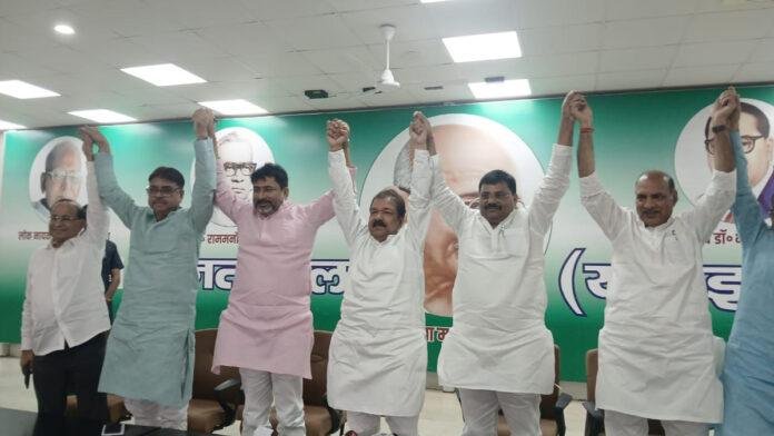 PM और CM दोनों मिलकर बिहार की तरक्की के लिए कर रहे हैं काम - NDA