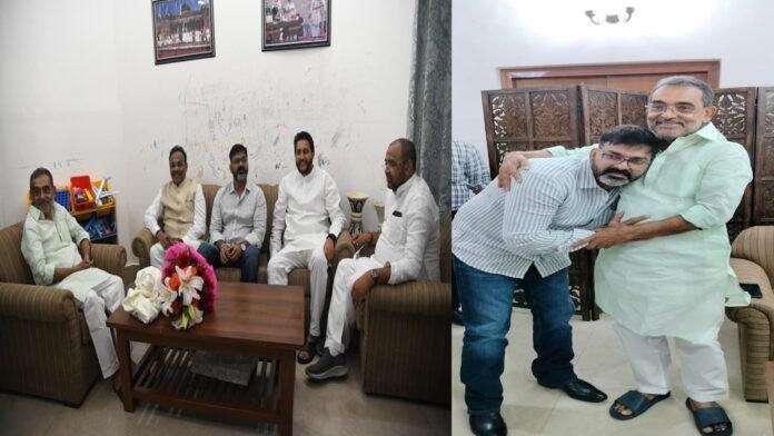 लोकसभा में आमने-सामने, आज दिखे एक साथ, पवन सिंह ने की उपेंद्र से मुलाकात