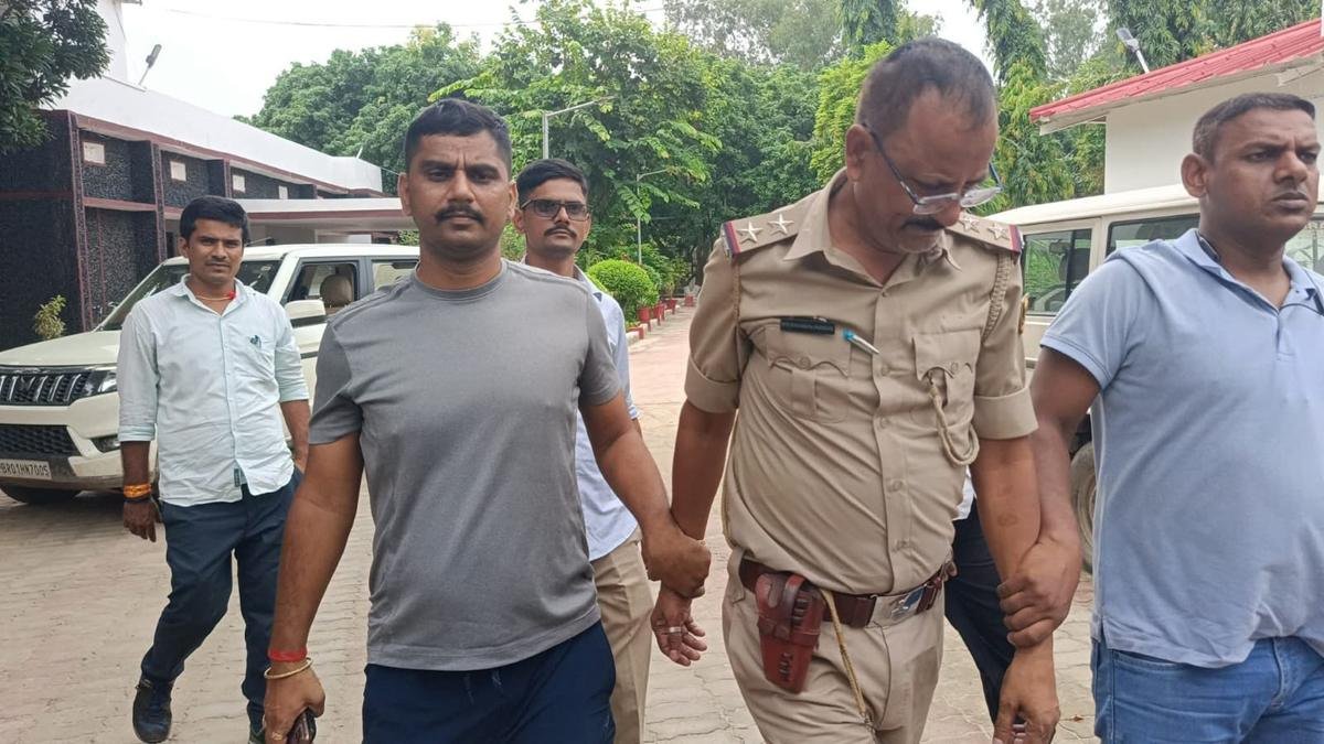 निगरानी विभाग की कार्रवाई जारी, बेगूसराय व सहरसा में CO, डाटा एंट्री ऑपरेटर व मठाही ओपीध्यक्ष रिश्वत लेते गिरफ्तार 3 22Scope News Saharsa Nigrani 22Scope News