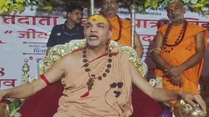 कटिहार में शंकराचार्य का मोदी-शाह पर बड़ा हमला, कहा- PM 'हिंदू नहीं'