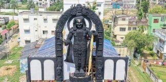 आकर्षण का केंद्र बना राम लला की भव्य 54 फिट की प्रतिमा वाला पूजा पंडाल, आप भी देखिए...
