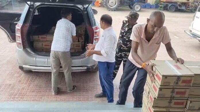 उत्पाद एवं मद्यनिषेध विभाग की बड़ी उपलब्धि , भारी मात्रा मे अवैध विदेशी शराब बरामद, एक तस्कर गिरफ्तार उत्पाद एवं मद्यनिषेध विभाग की बड़ी उपलब्धि , भारी मात्रा मे अवैध विदेशी शराब बरामद, एक तस्कर गिरफ्तार