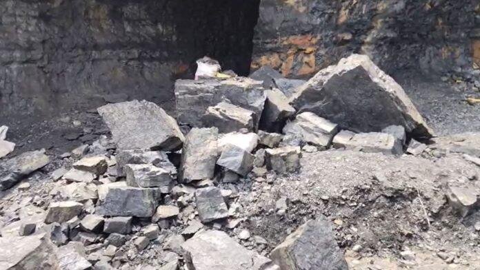 Dhanbad : निरसा में अवैध कोयला उत्खनन में दो लोगों की मौत, एक गंभीर रूप से घायल