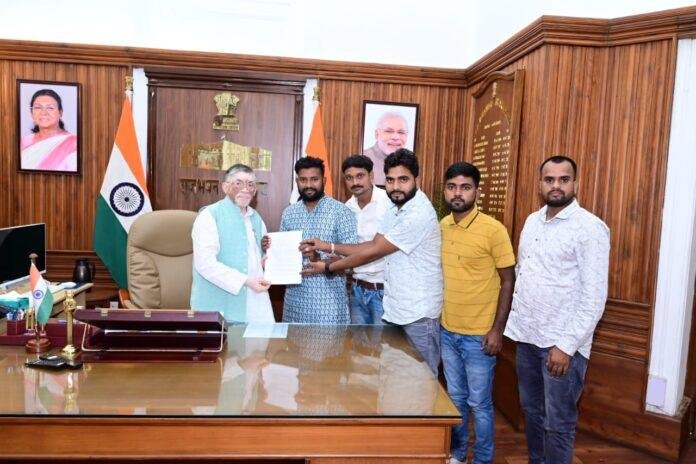 हजारीबाग होमगार्ड विज्ञापन संख्या 01/2019 की नियुक्ति जल्द से जल्द पूर्ण करने के मांग को लेकर, महामहिम झारखंड को सौंपा का गया ज्ञापन।