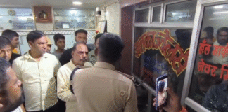 Siwan Crime : अपराधी बेखौफ! दुकान पर ताबड़तोड़ फायरिंग कर मांगी 20 लाख की रंगदारी और...