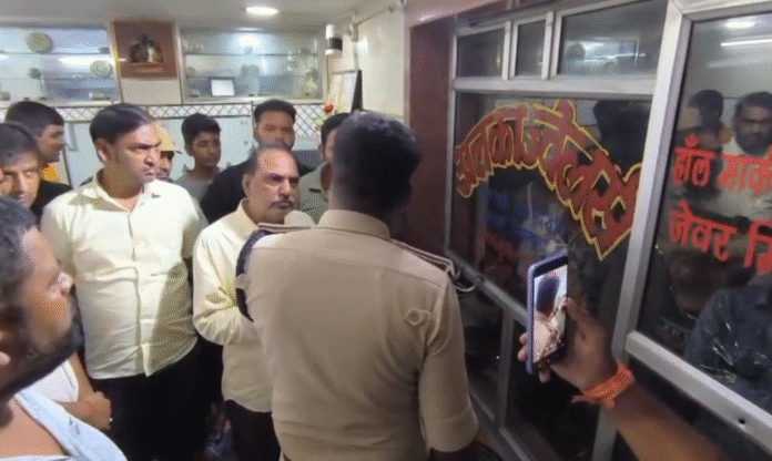 Siwan Crime : अपराधी बेखौफ! दुकान पर ताबड़तोड़ फायरिंग कर मांगी 20 लाख की रंगदारी और...