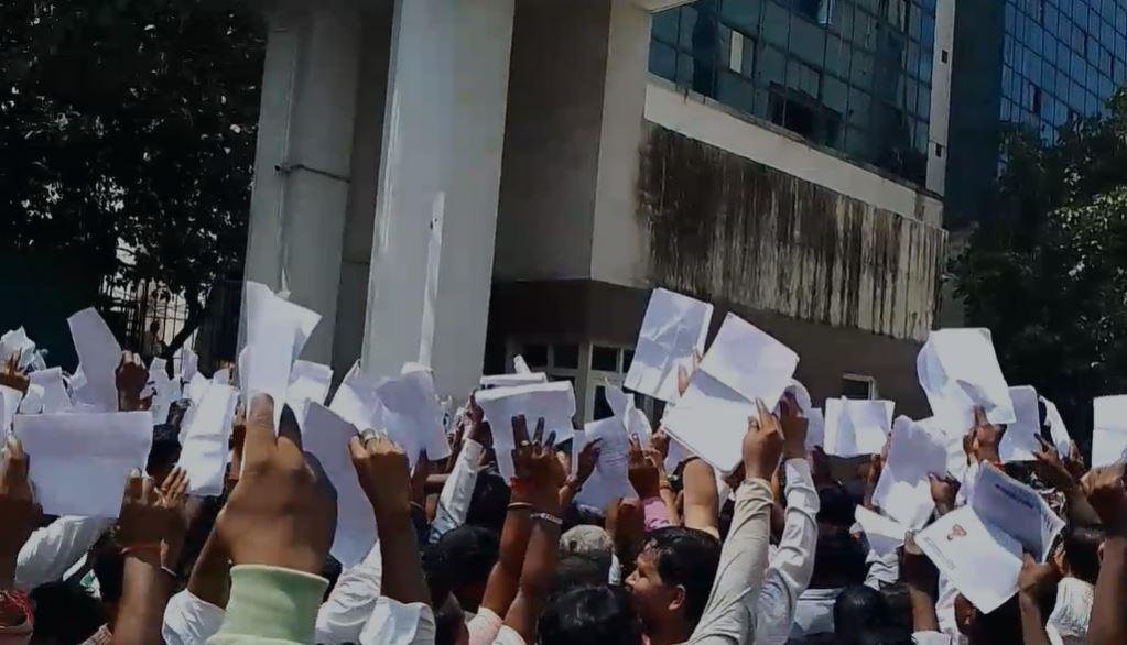 Ranchi Breaking : रांची नगर निगम का फुटपाथ दुकानदारों ने किया घेराव